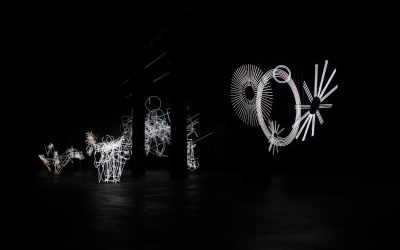 “….the Illuminating Gas” La sorprendente mostra a Milano di Cerith Wyn Evans